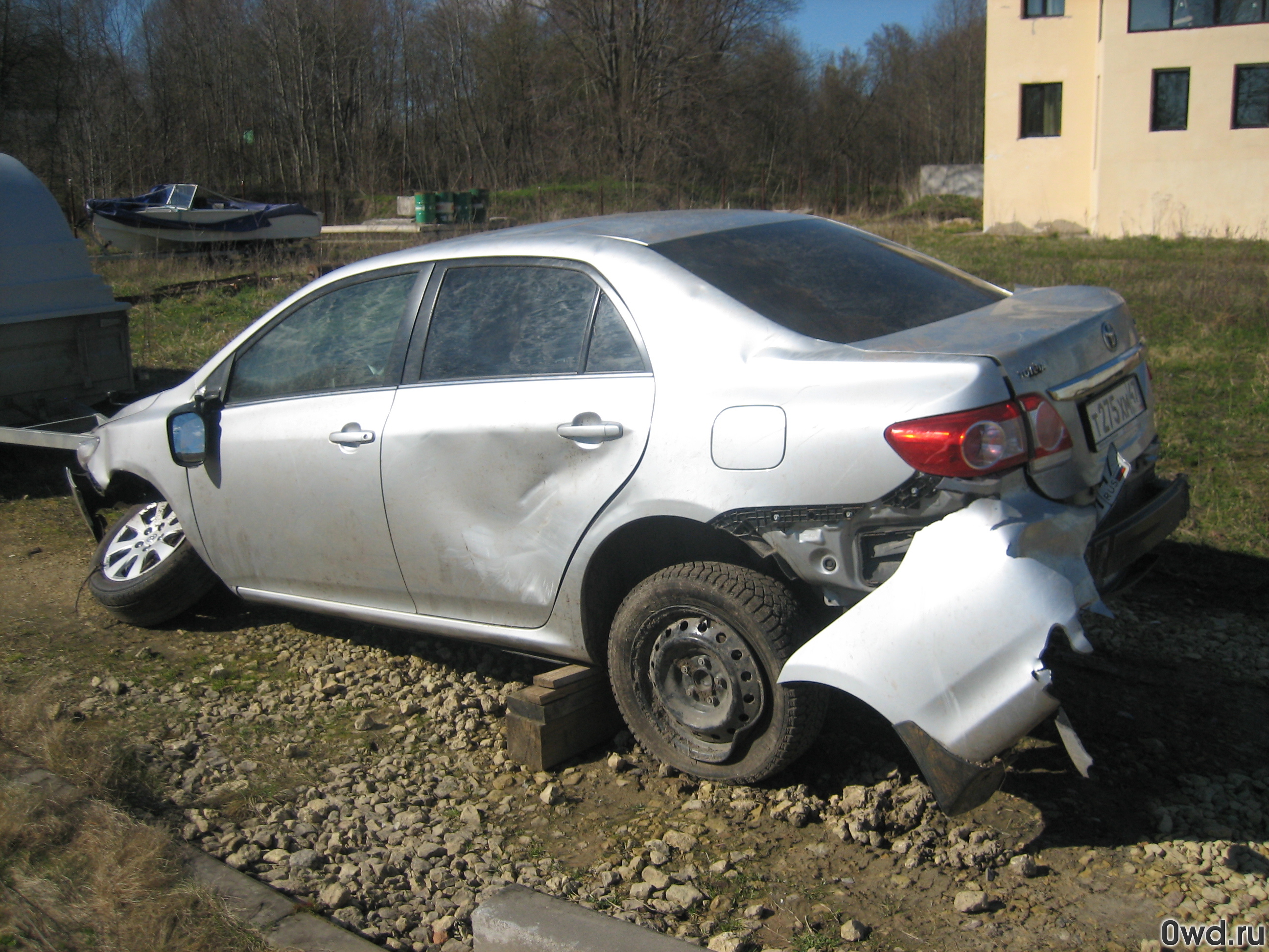 Битый автомобиль Toyota Corolla (2011) в Гатчине